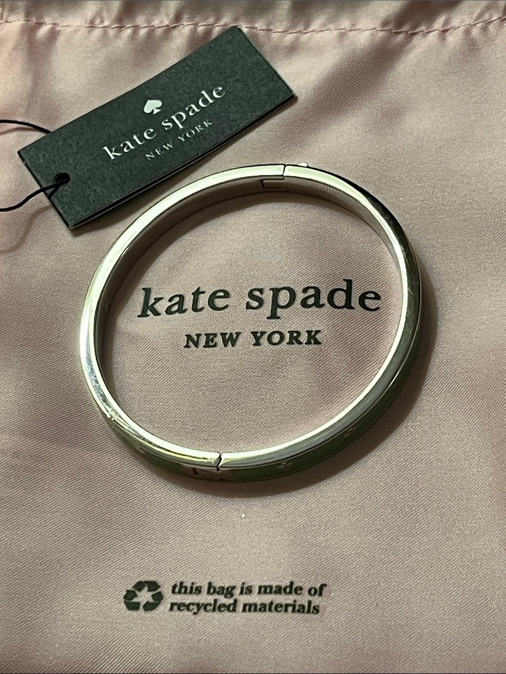 NWT🌞kate spade Green Enamel Silvertone Bangle w/Silver Spades & Locking Clasp - Picture 6 of 8